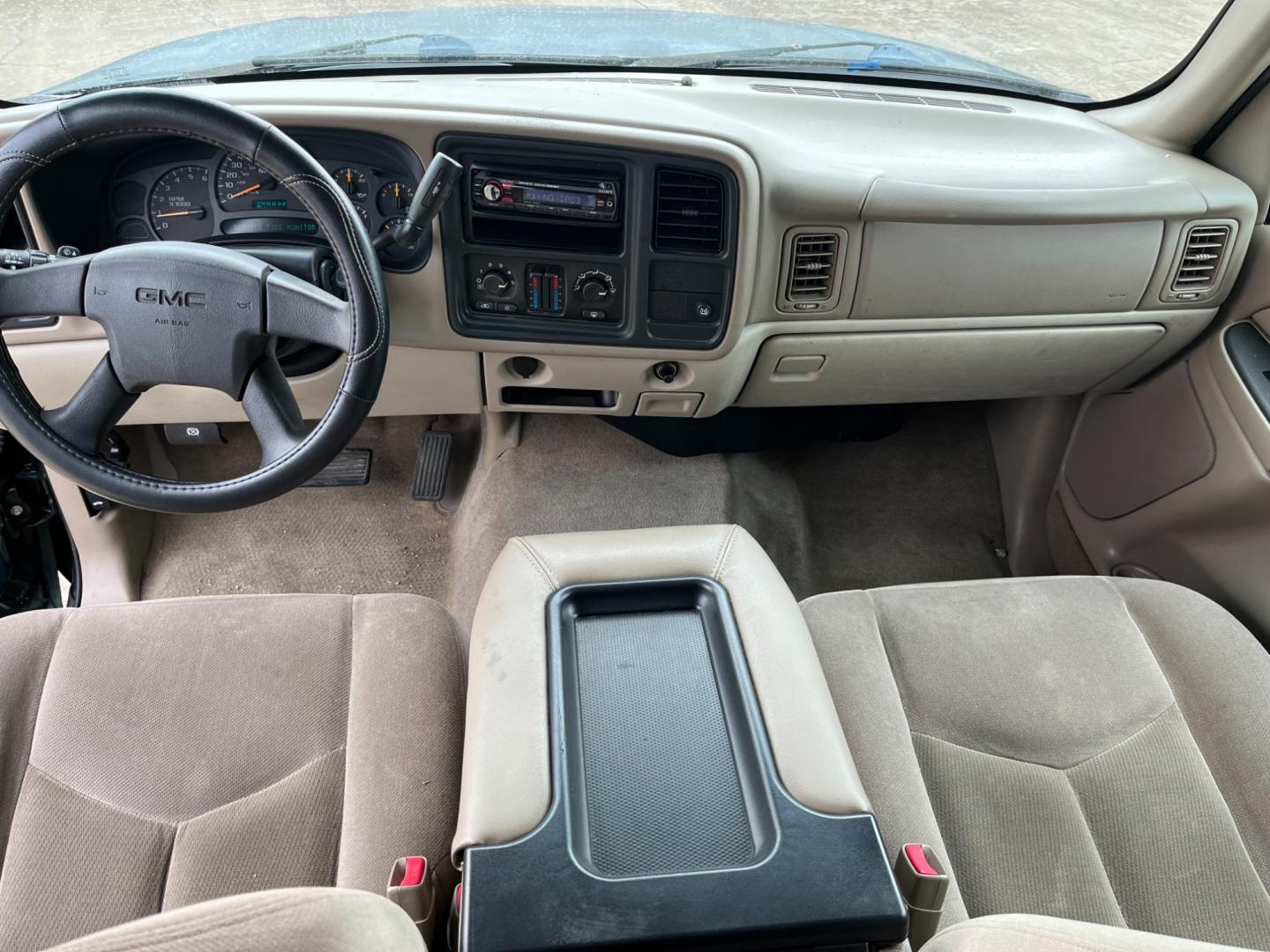 2004 green /TAN GMC Yukon 2WD (1GKEC13V94R) with an 4.8L V8 OHV 16V engine, 4-Speed Automatic Overdrive transmission, located at 14700 Tomball Parkway 249, Houston, TX, 77086, (281) 444-2200, 29.928619, -95.504074 - Photo#10